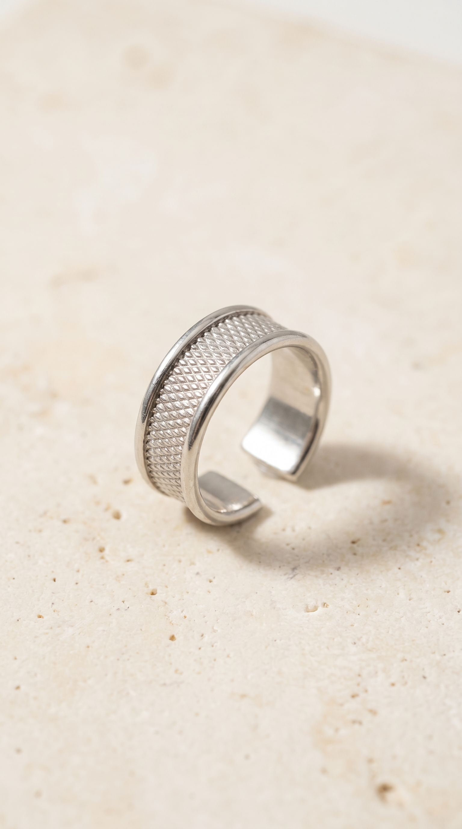 Checkered Engrave Open Ring